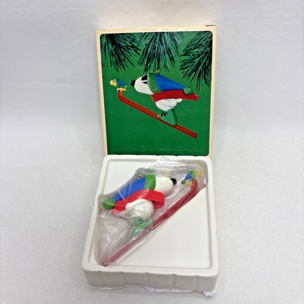 Vtg 70s Hallmark Keepsake Ornament Snoopy & Woodstock Ski 1972 Peanuts Hong Kong